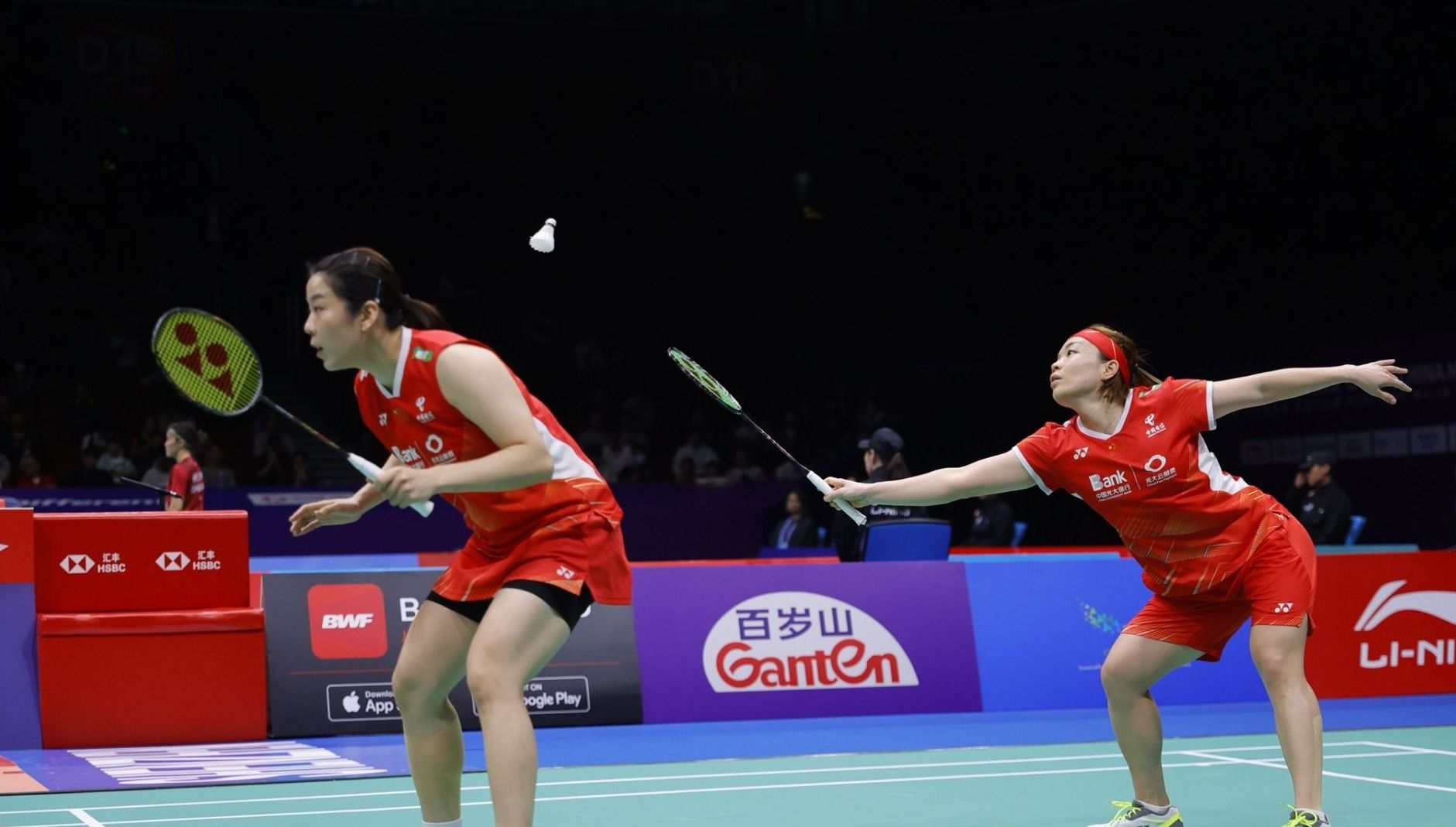 包中将他与 包中将他与