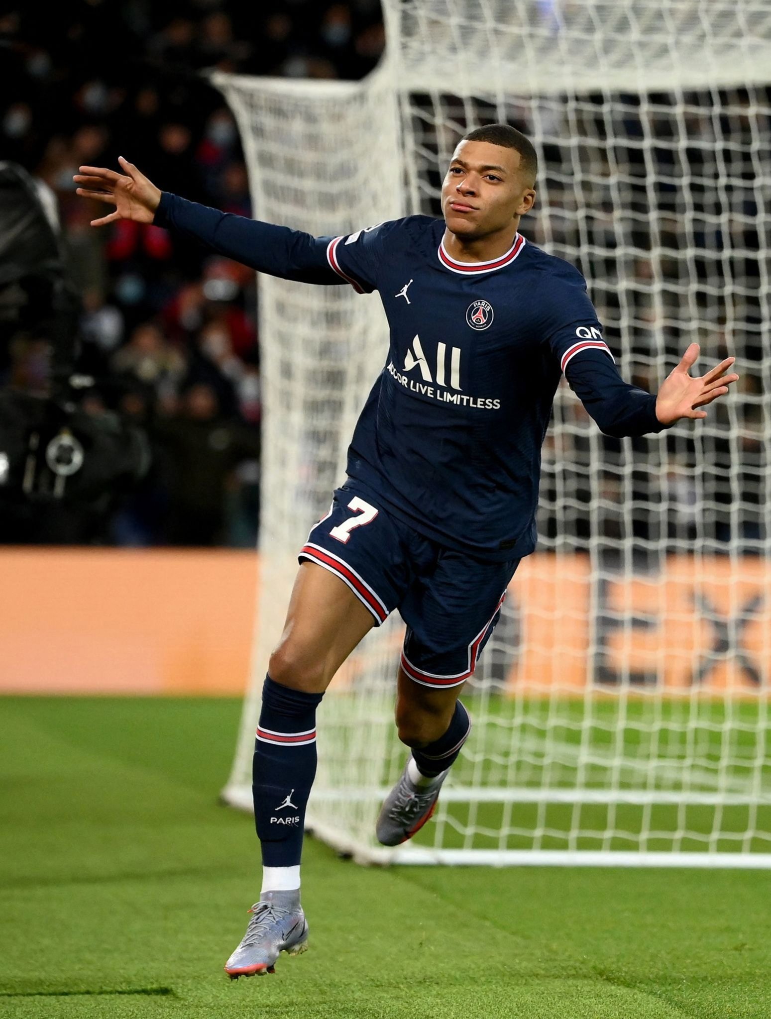 球队宣布与 球队宣布与